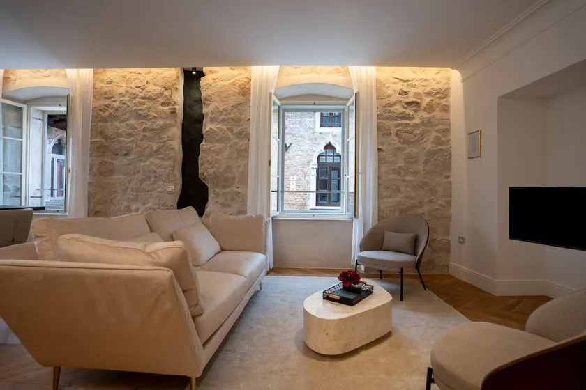 Apartment in Piazza dei Signori - Image 1