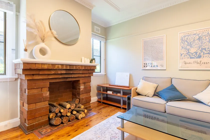 Sunny 2.5BR House, 6 min walk from train station - Image 1