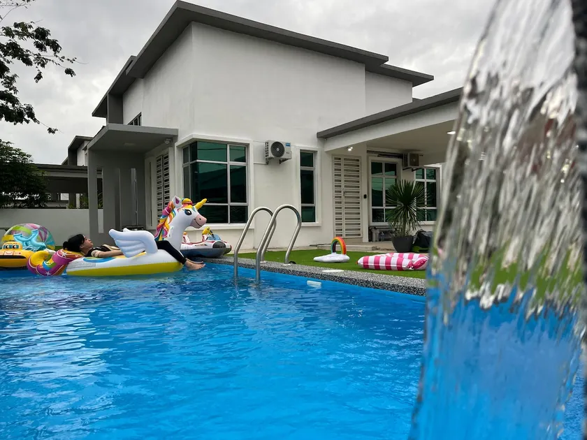 Homestay 88A MLK + Private Pool + Wi-Fi Netflix - Image 1