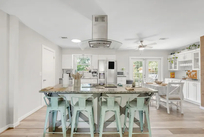 Mermaid Cottage: 10 min. to beach-fully stocked - Image 1