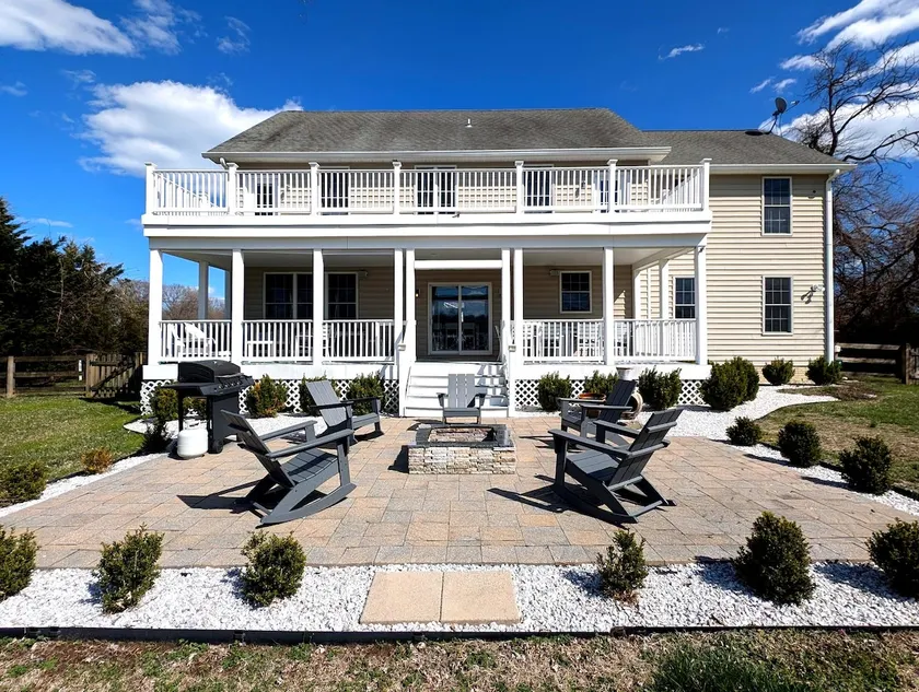 Peaceful Waterfront Getaway - Image 1