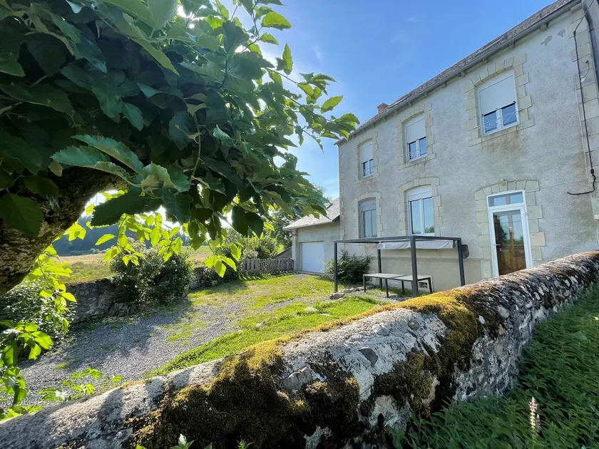 Family home in the countryside - Image 1