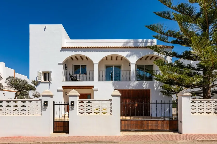 Villa Luna Ibiza Center 8 Pax - Image 1