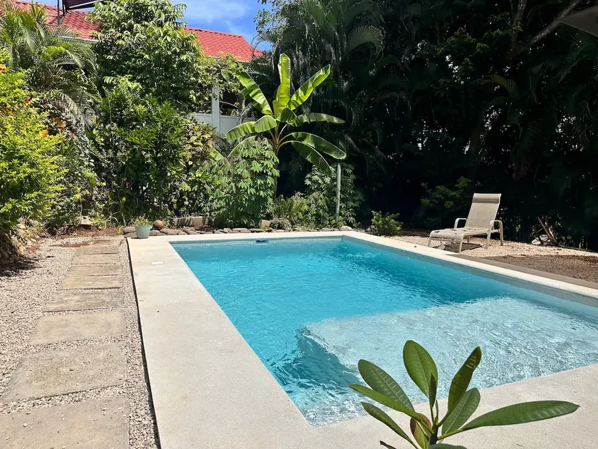 Private Apart. 5 minute walk to beach and stores - Image 1