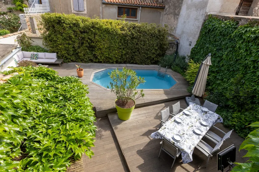 Family House with private garden & swimming pool - Image 1
