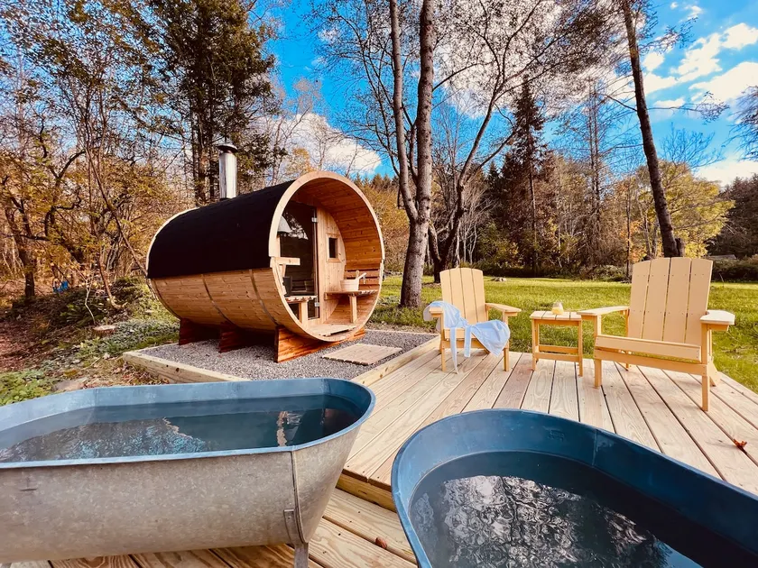 Couples Escape-Sauna-Cold Plunge-HotTub-eBikes - Image 1
