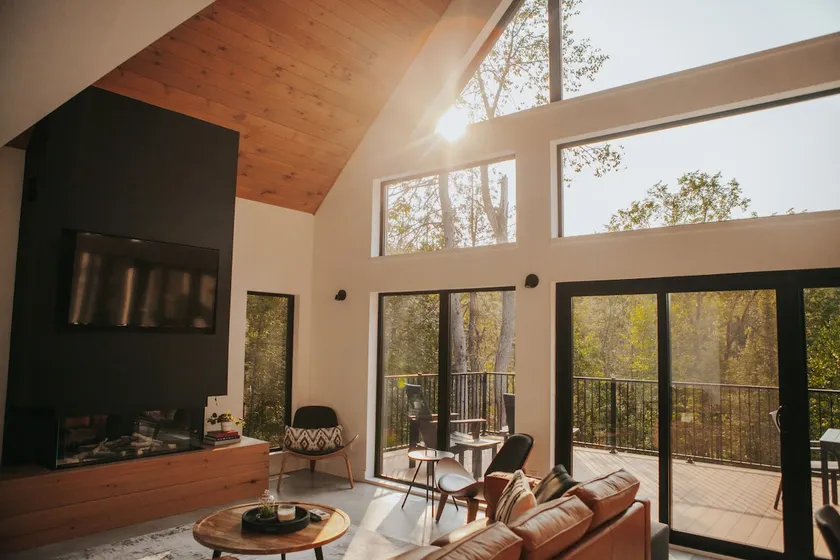 Raven Cliff - Lakeside Cabin w/ Hot Tub + Sauna - Image 1