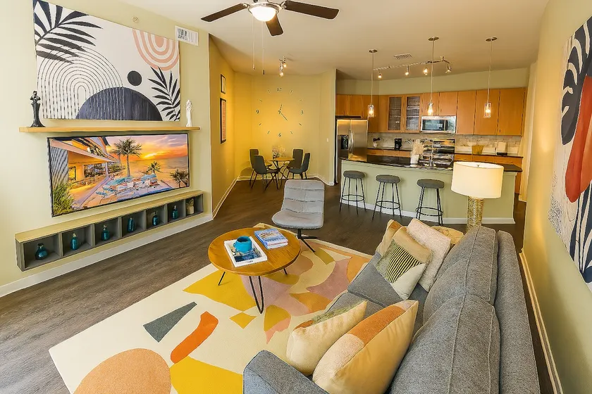 Sunshine Stay | 2BR Galleria Apartment Nr Mall - Image 1