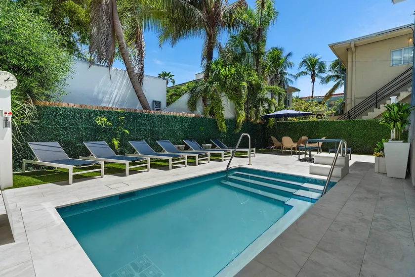Gatsby Suite with POOL! | Parking Passes Available - Image 1