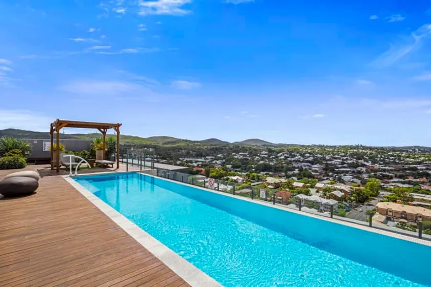 Bright and Airy 2BR Apt: Pool & Free Parking - Image 1