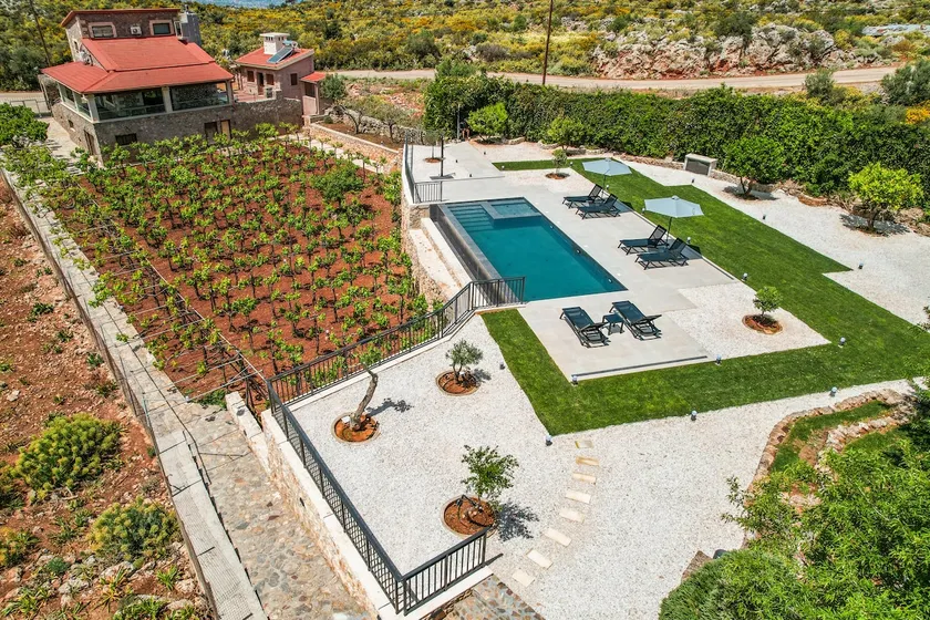 Villa Recluso-3 bd luxury country villa, huge heated pool with hydromassage, individual bbq & large yard, mountain view - Image 1