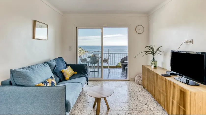 An exceptional apartment on the sea - Image 1