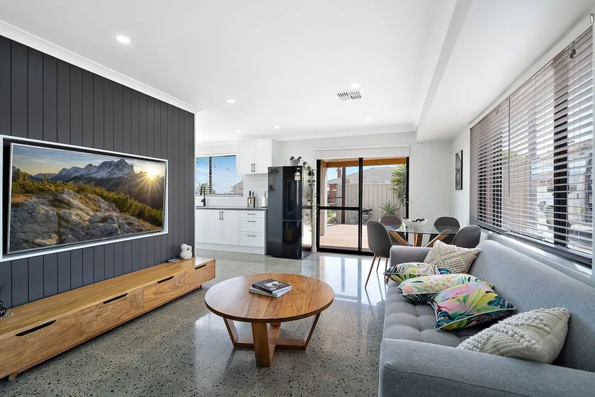 2 bed house freshly renovated close to beach - Image 1
