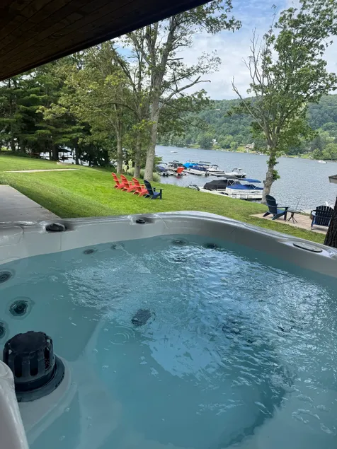 C1 - King bed, Lakefront, Hot Tub, Full Kitchen - Image 1