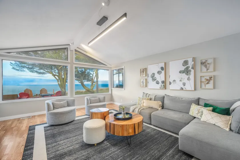 Sea-Renity Haven: Oceanfront family retreat - Image 1