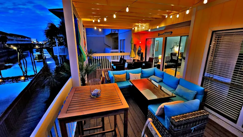 Boathouse condo. Private Beach. Waterfront, Harbor - Image 1