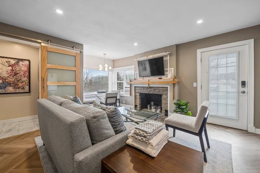 Designer's Hillside Cottage! 1BR - Image 1