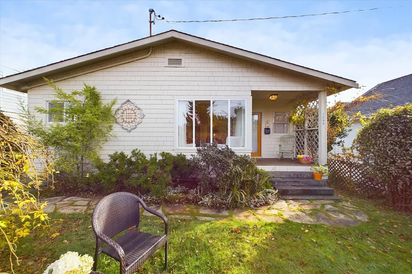 Redwood Bungalow - Image 1