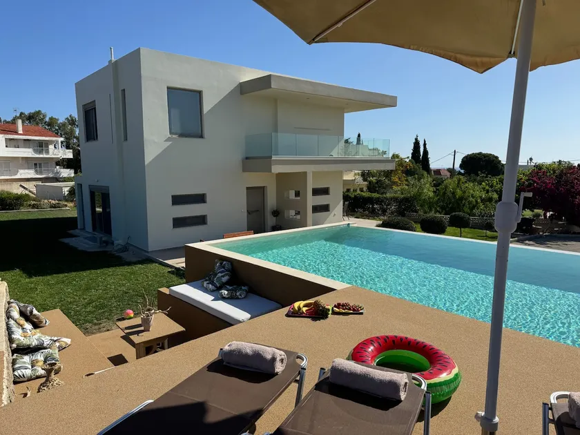 Home21 | Spacious elegant villa- 5 min from the beach! - Image 1
