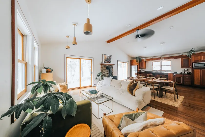 One-of-a-kind, modern retreat w/ indoor sports court, hot tub, and spa - Image 1