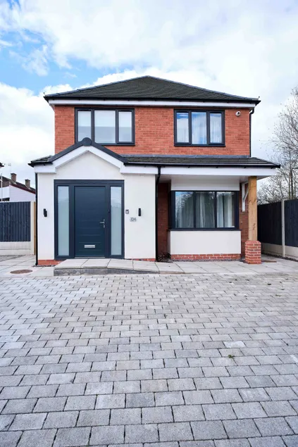 Modern 4 Bedroom Home - Image 1