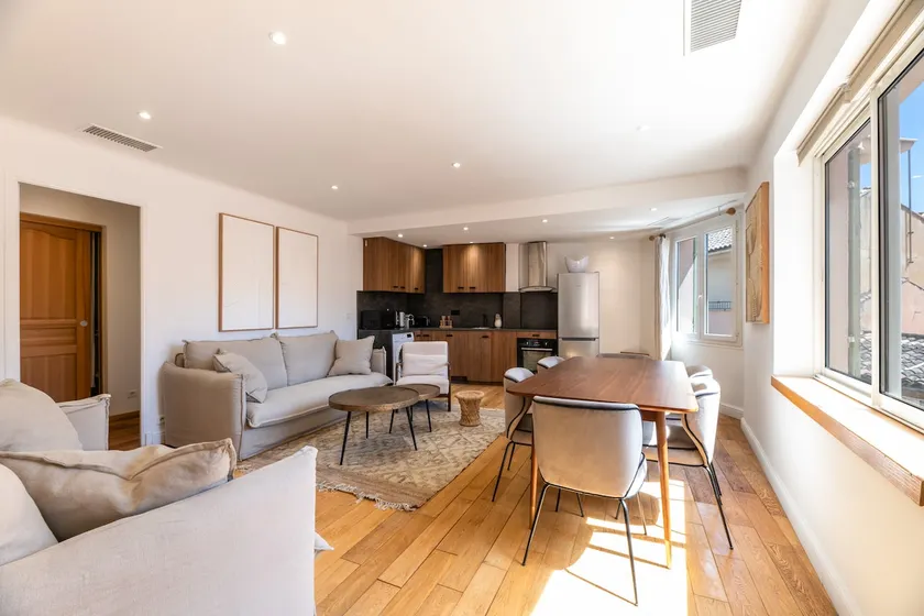 Place des Lices apartment - Image 1