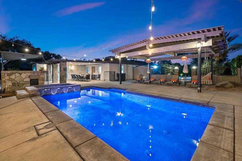 Maison la plus proche de Coachella 4 chambres 2 salles de bain pour 14 personnes Piscine / Spa, table de billard, barbecue - Image 1