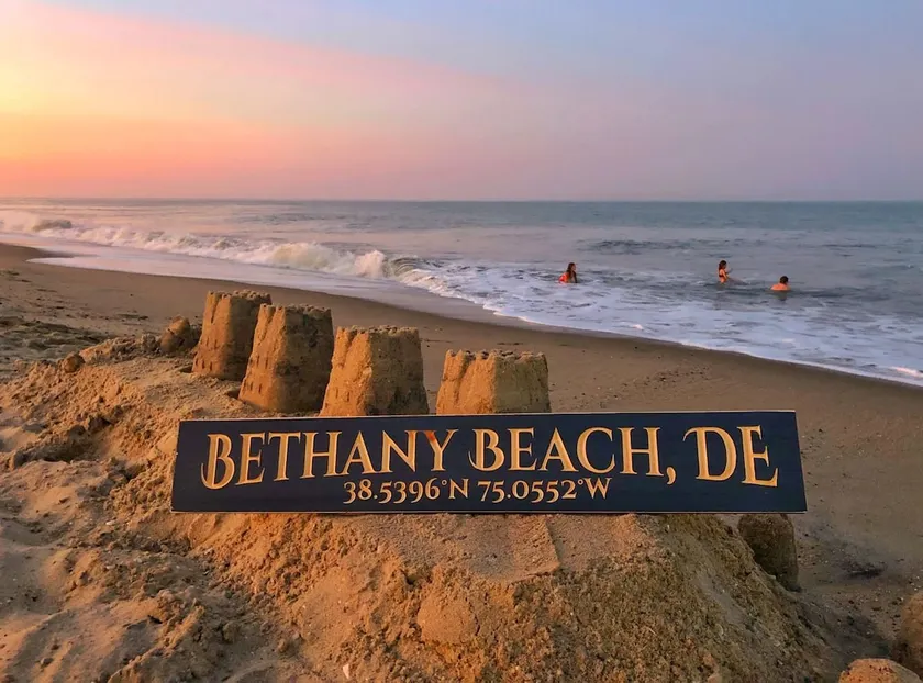 Fenced yard/4 miles beach/pet friendly/deck&patio - Image 1