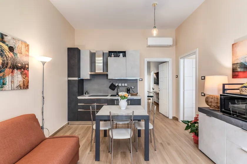 Three-room apartment near Metro for Colosseum-Domus in Rome - Image 1