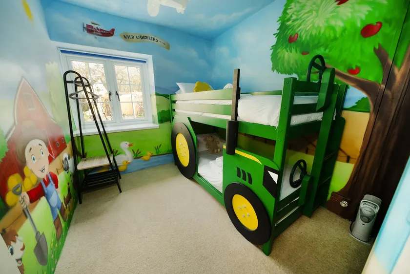 Devon Farm Cottage, Fire, Kids Room, Farm Fun - Image 1