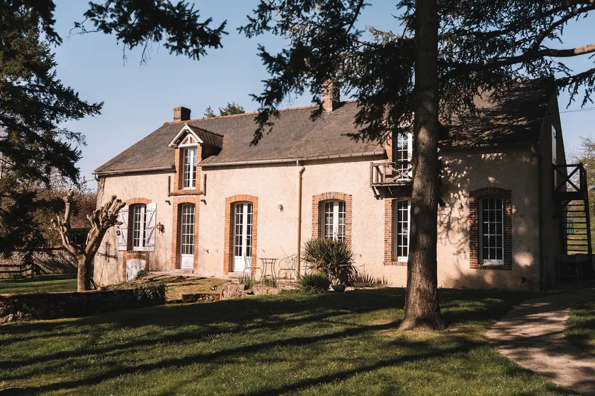 House with swimming pool and tennis 1 hour from Paris, sleeps 12 - Image 1