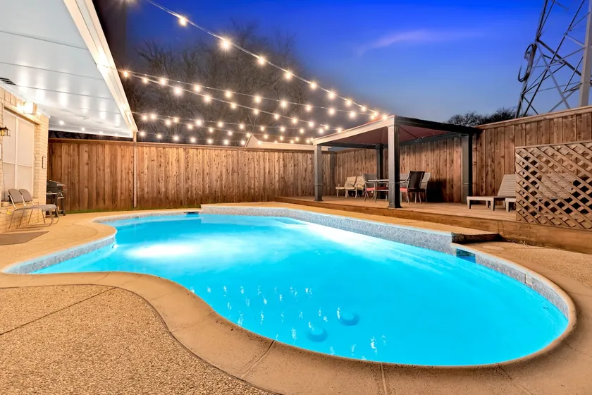 Private Oasis 3BR King Bed BBQ Foosball Culdesac - Image 1