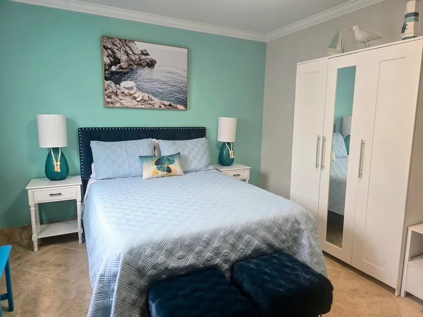 studio suite with private entrance and a patio - Image 1