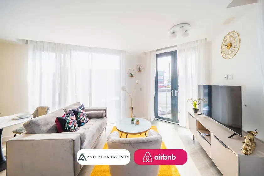 Snug studio with kitchenette, smart TV - Image 1