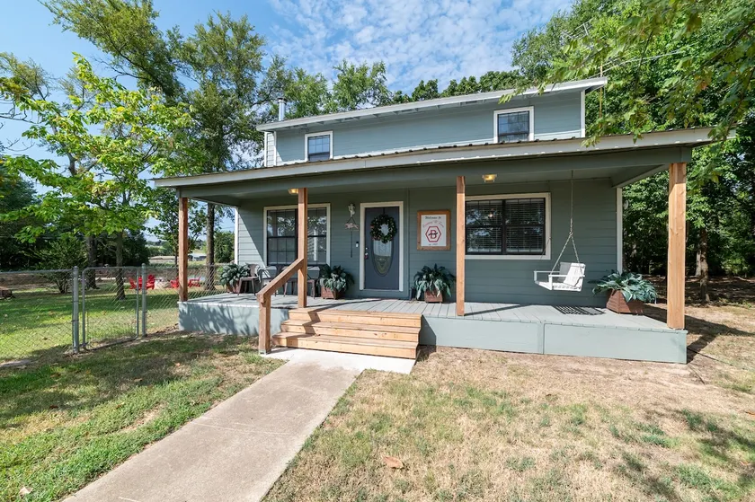 Running B Farm \"Pond - Pickle - Relax - Repeat!\" On 6  Private Acres! - Image 1