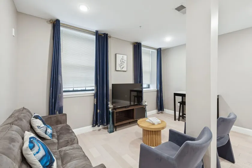 SAL | Chic & Cozy 1BR/1BA Suite at City Hall - 14 - Image 1