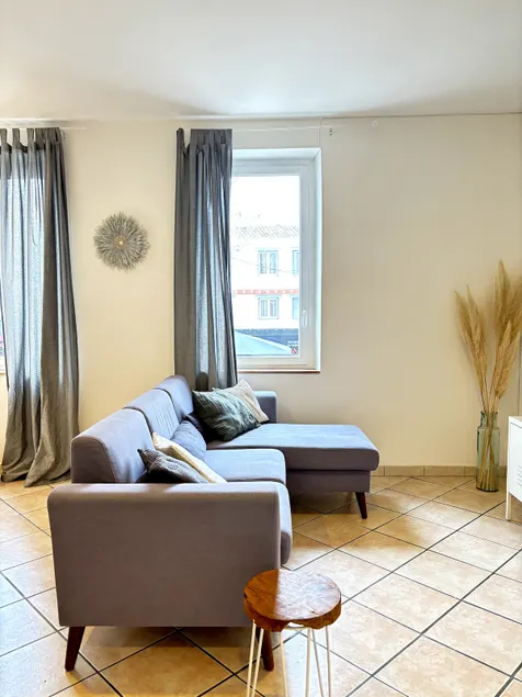 Downtown • Quiet & Bright Apartment - Image 1
