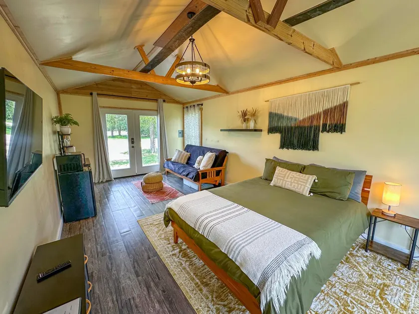 Comfy Cabin on 5 acres-near COTA - Image 1