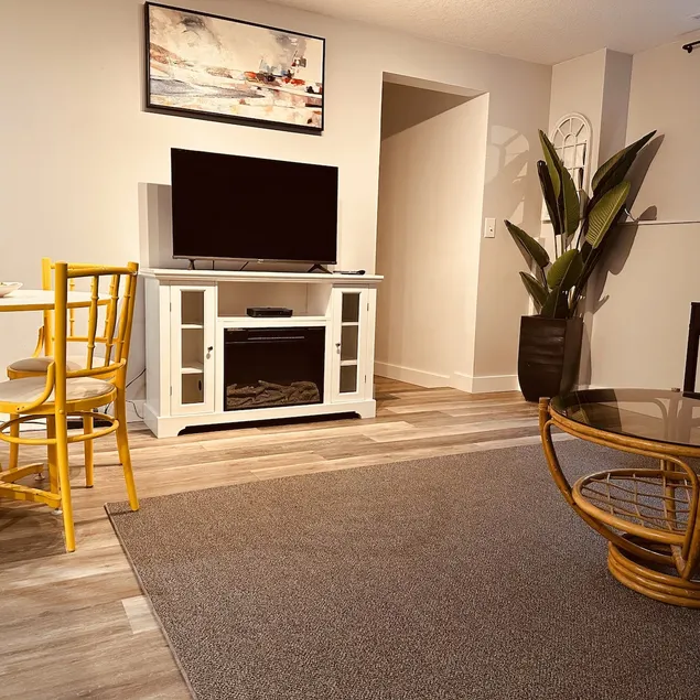 Downtown Salmon Arm-Travelers Den-Stay-Work- Play - Image 1