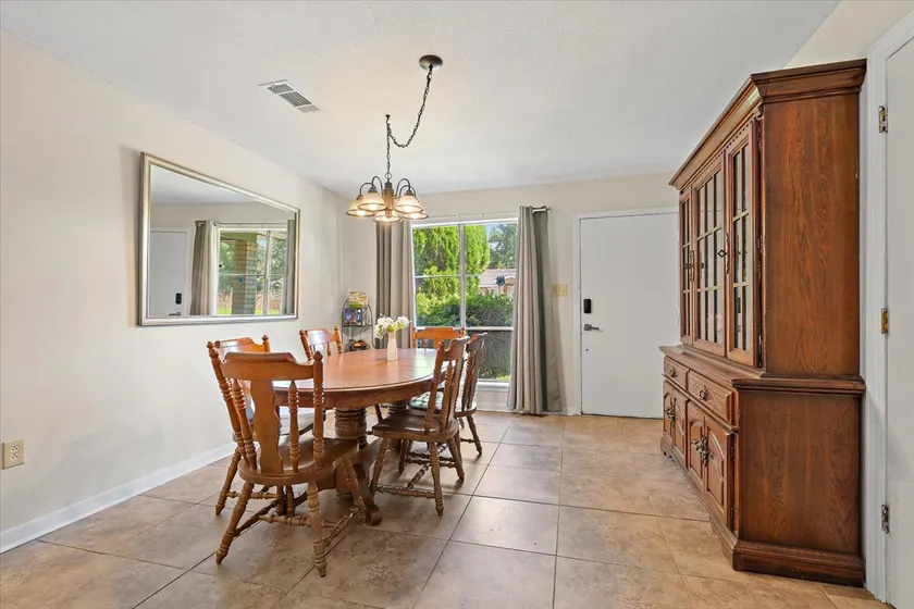 Spacious House w/ Jacuzzi Tub - Image 1