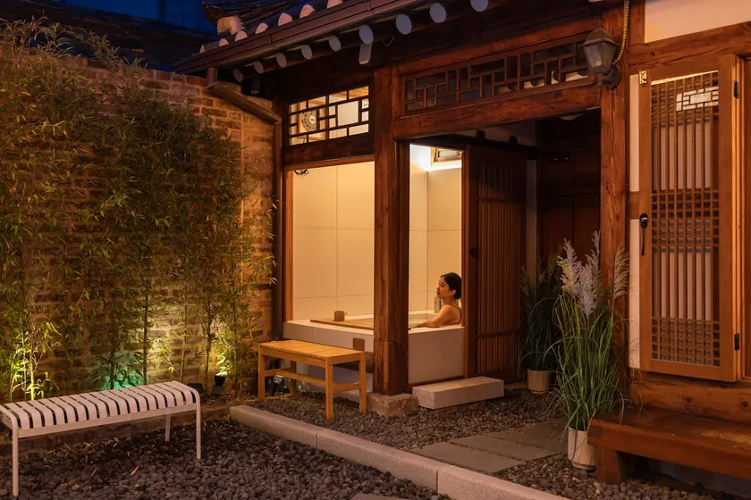 [New] Signature_Classic/Gyeongbokgung Station/Entire Hanok - Image 1