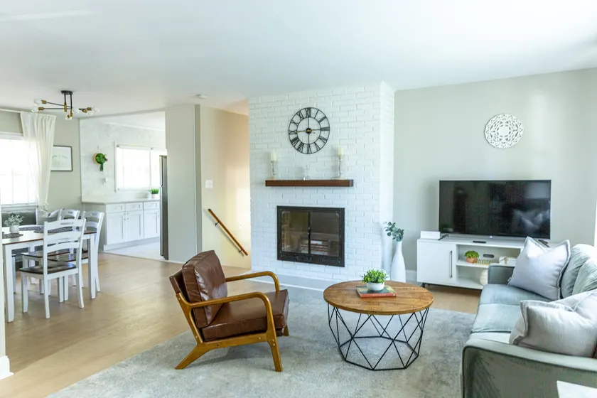 Bright + Cozy I Fenced Yard + Fire Pit - Image 1