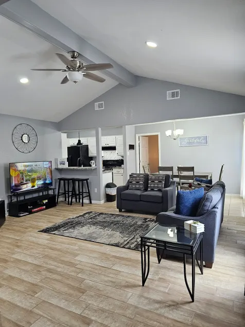 Comfortable and Cozy Retreat! - Image 1