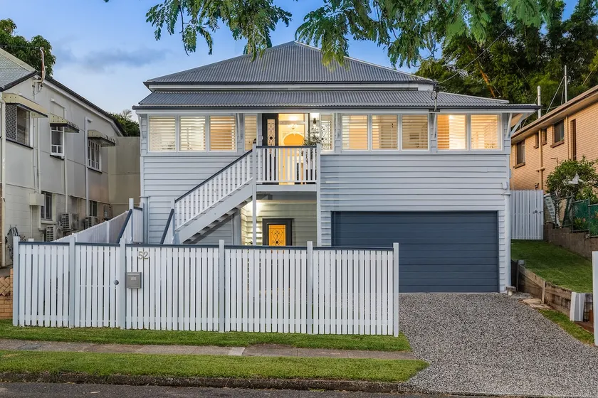 Luxury Queenslander Awaits! Sleeps 8, 3 car parks - Image 1