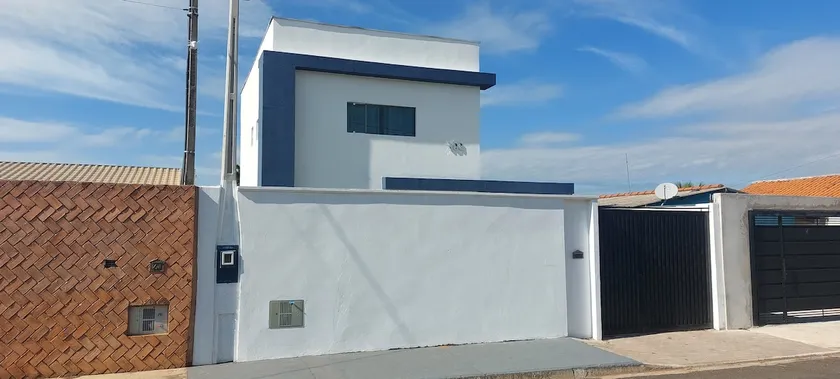 Two-story house in Rubião Jr. - Near Unesp FMB - Image 1