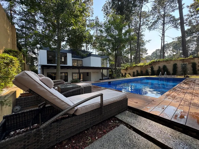 House with hottub - Image 1