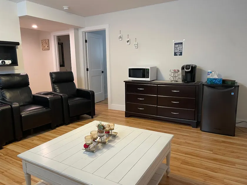 City Hideaway: Your Home Away from Home! - Image 1