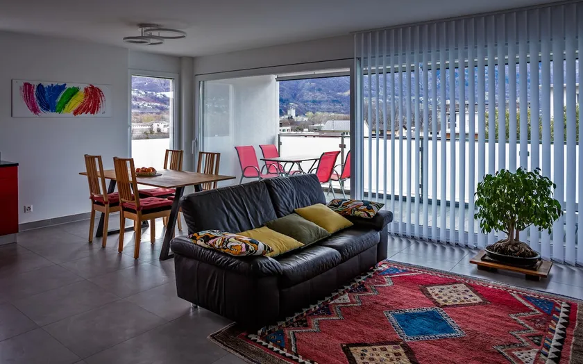bright, spacious and quiet - Image 1
