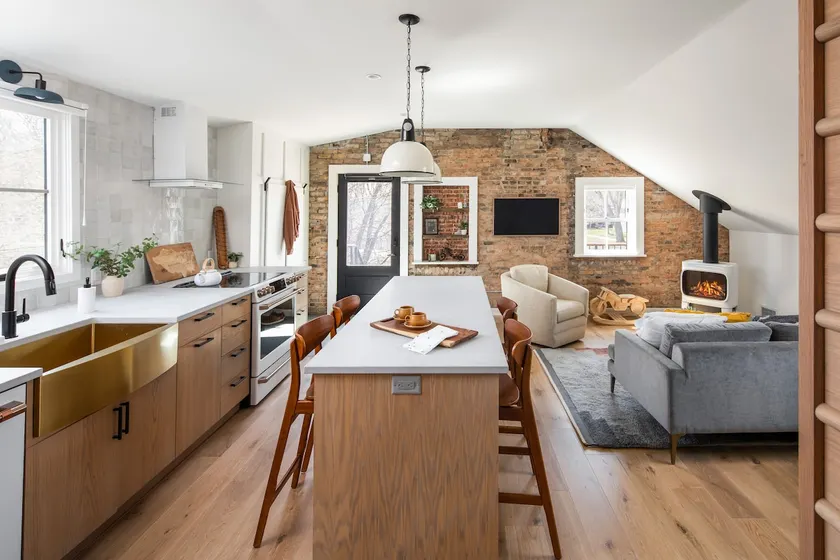 Riverside Getaway | Apt above Getaway Motor Café - Image 1