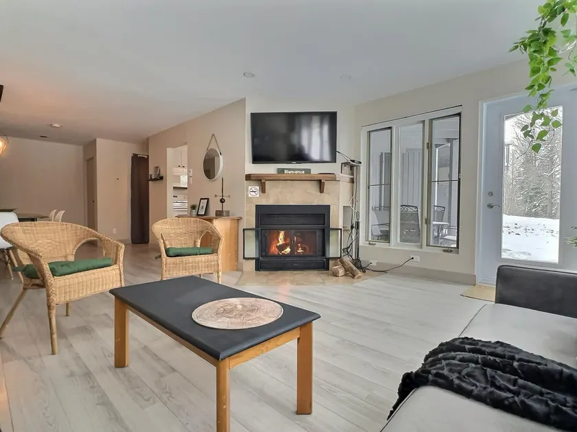 The Sunny Half Croissant | Condo complet - Image 1